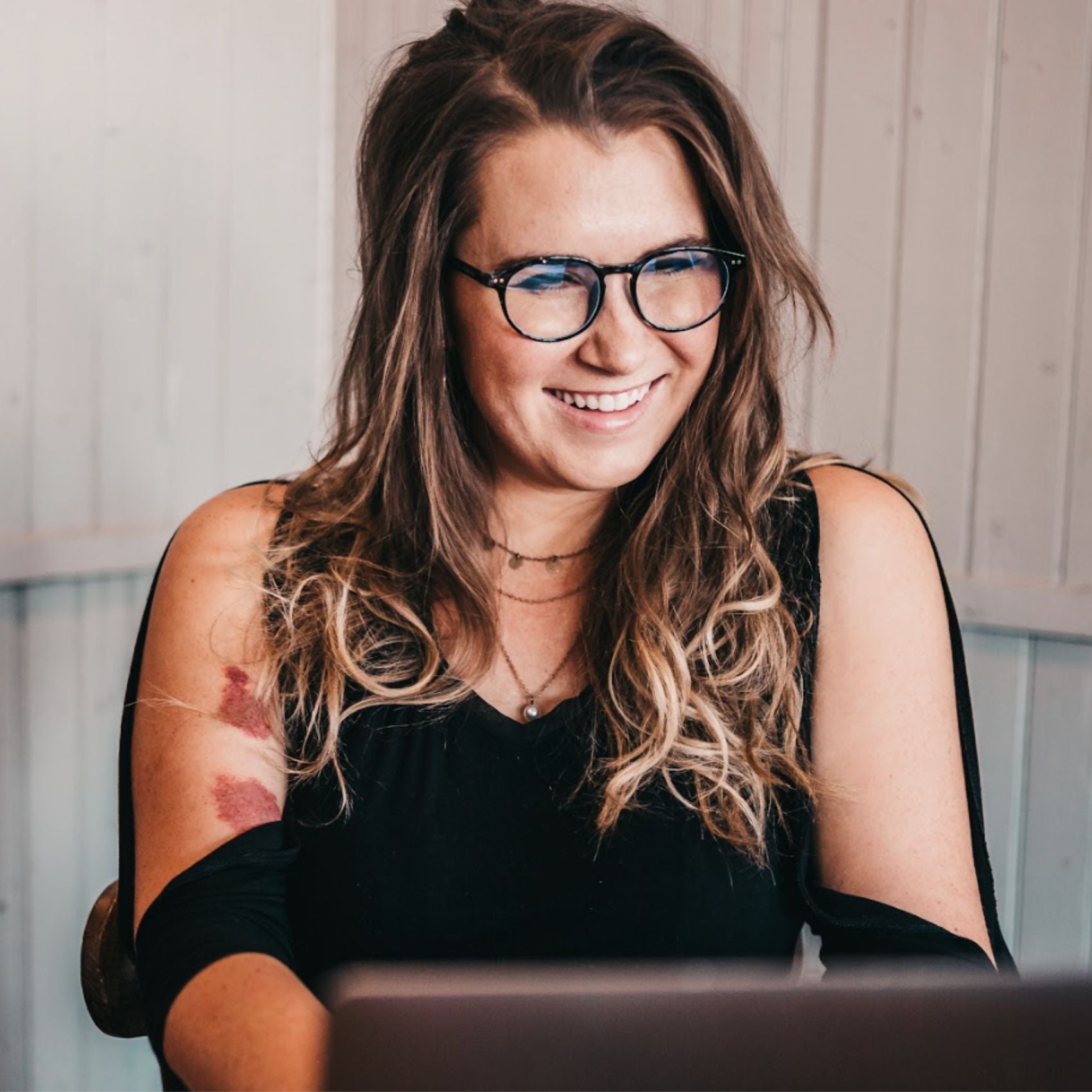 Do Blue Light Glasses Really Work? Benefits, Myths & What Science Says