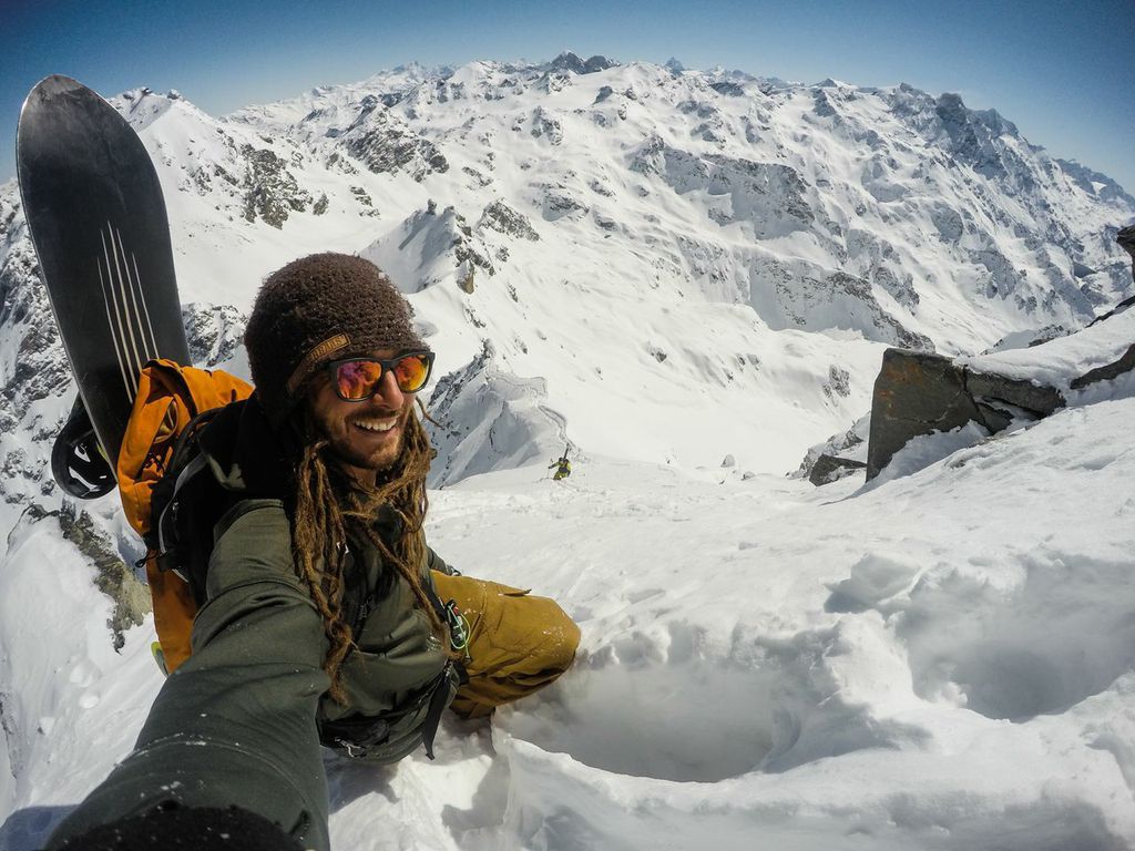 5 reasons you should wear sunglasses snowboarding
