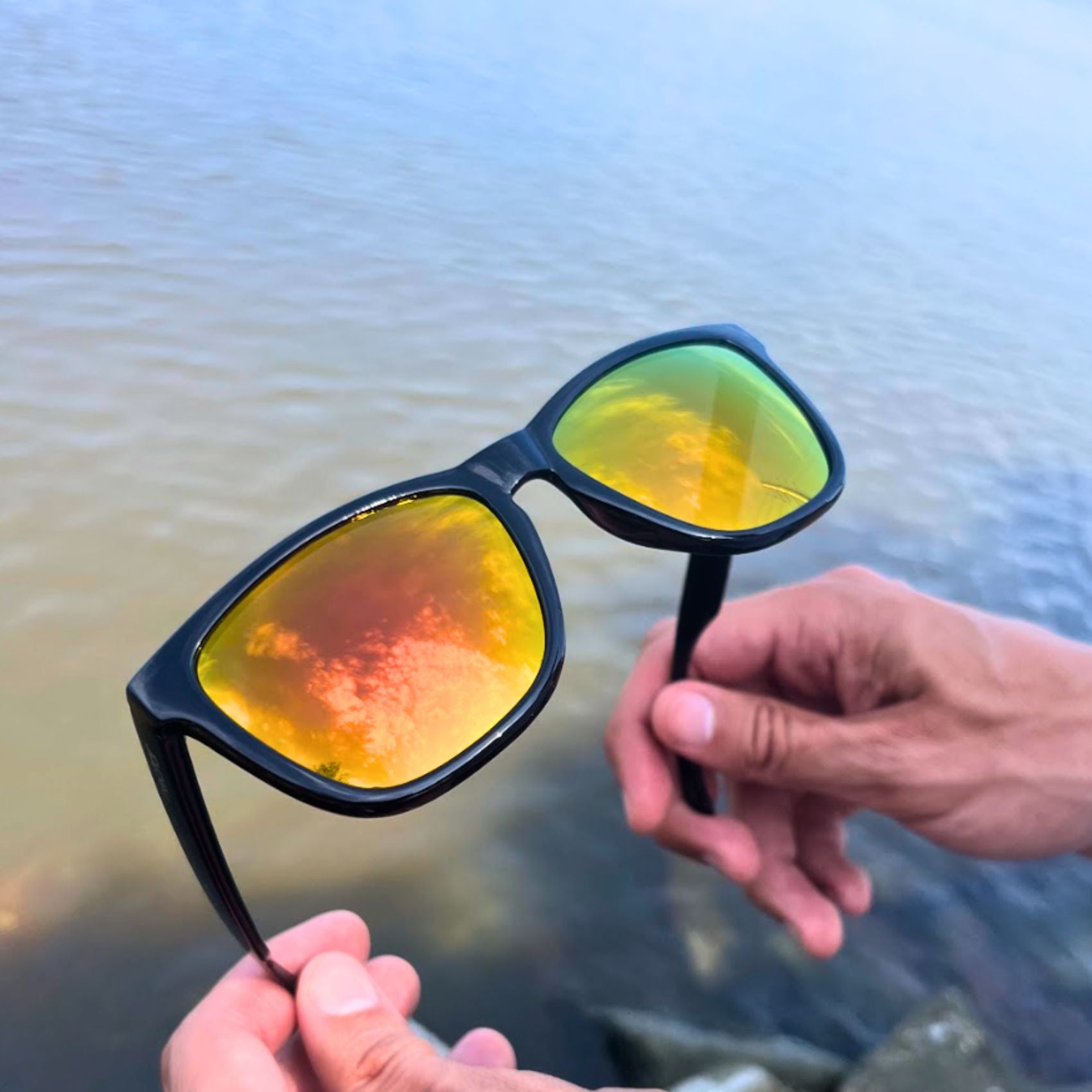 #color_black-frame-red-mirror-lens