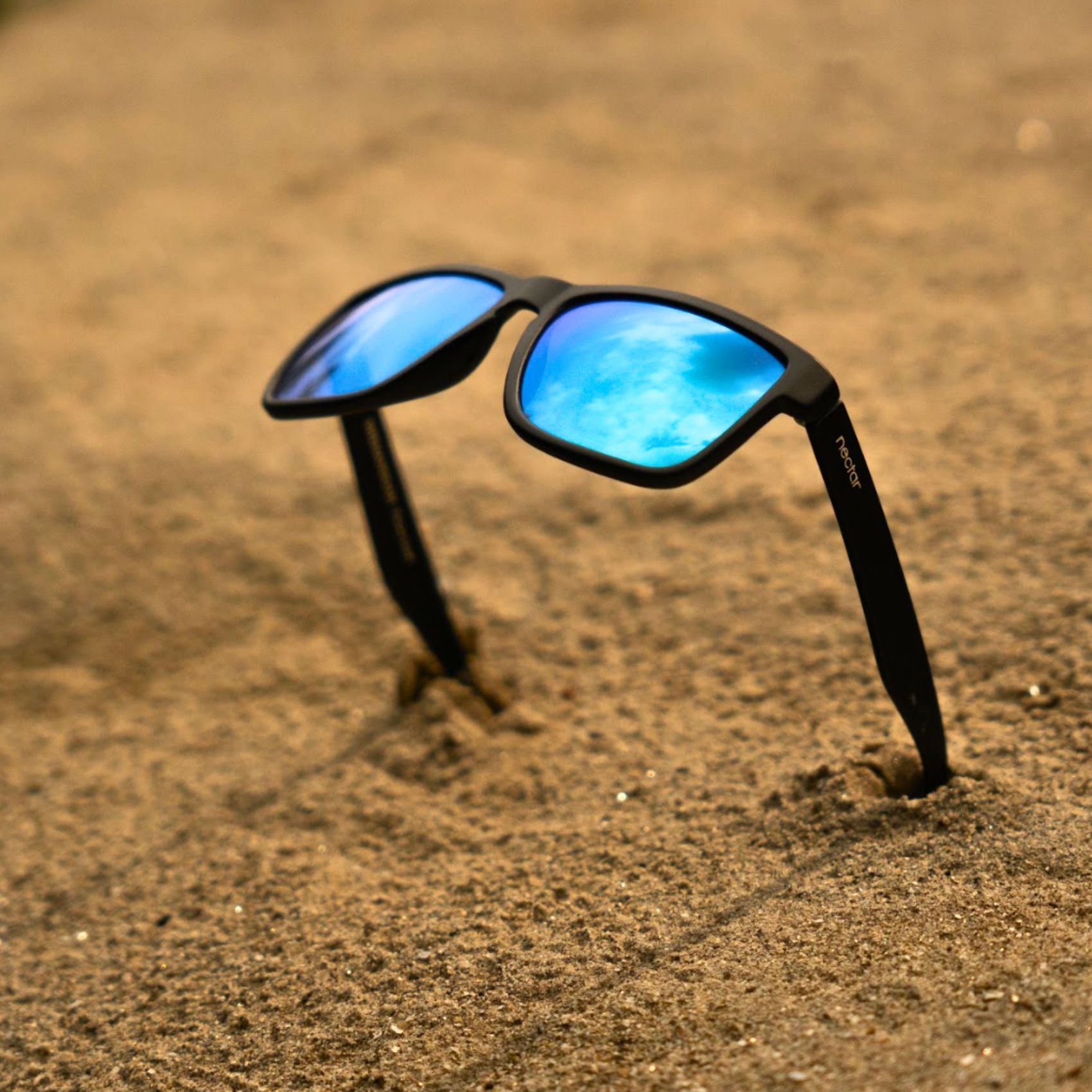 #color_black-frame-blue-lens