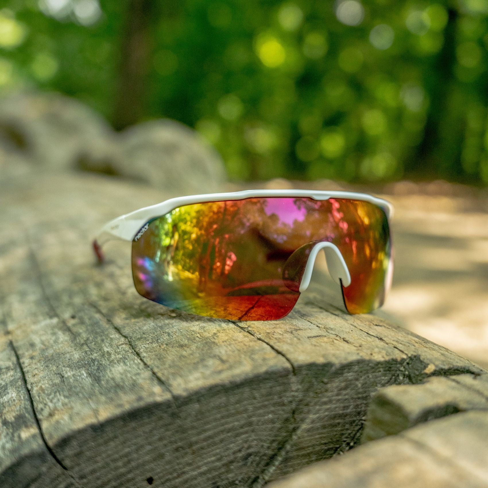 #color_glossy-white-frame-rainbow-lens