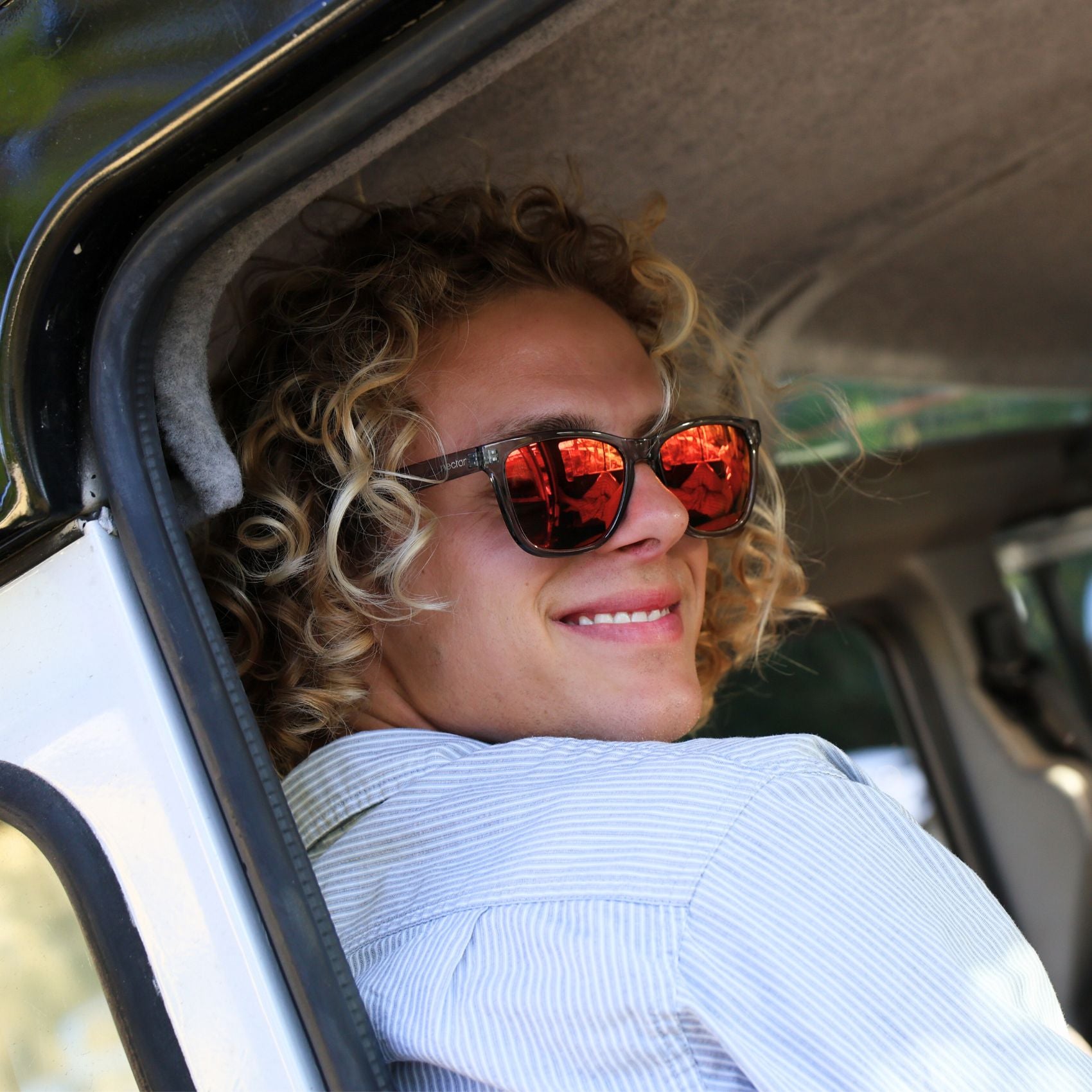 #color_transparent-grey-frame-red-mirror-lens