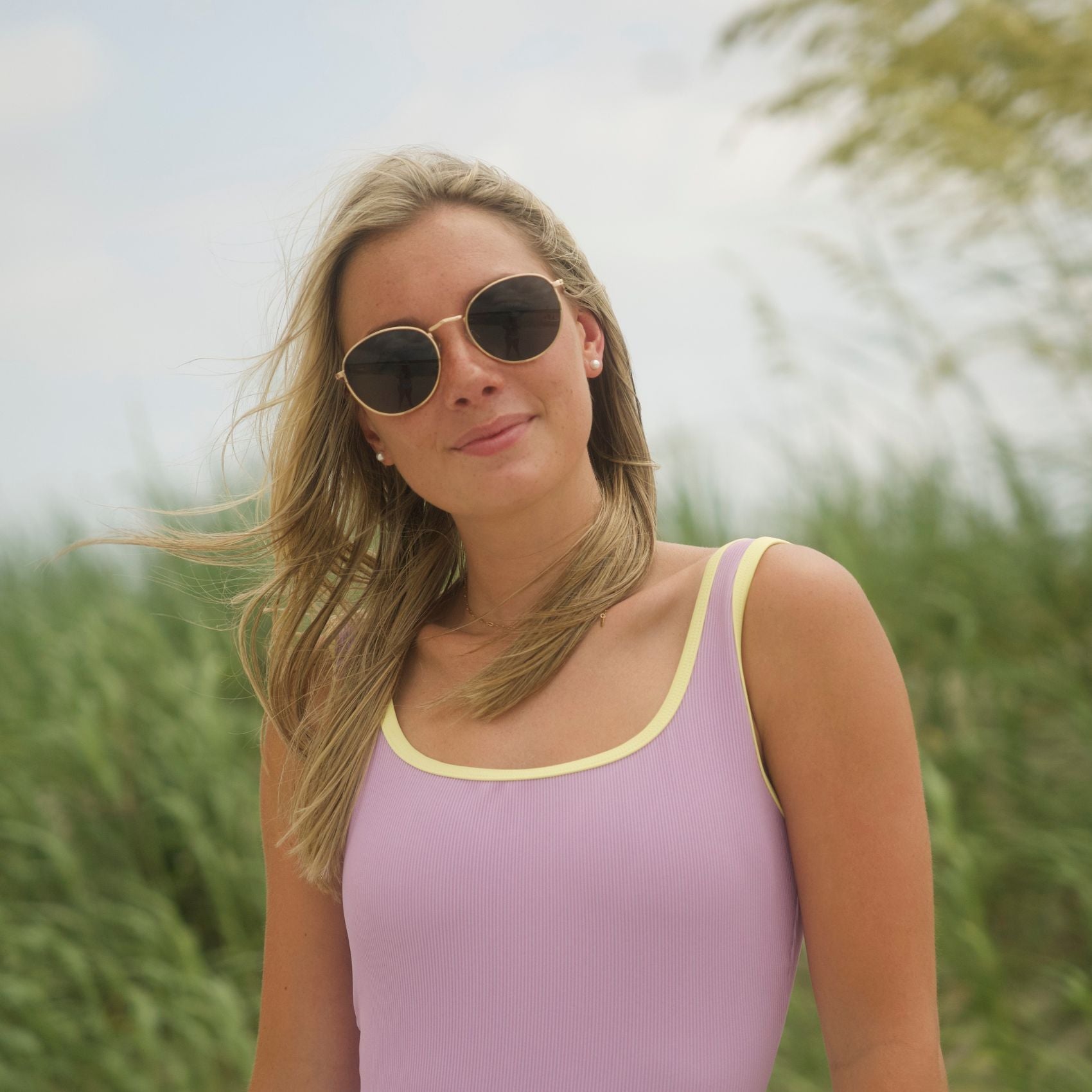 #color_gold-metal-frame-black-lens