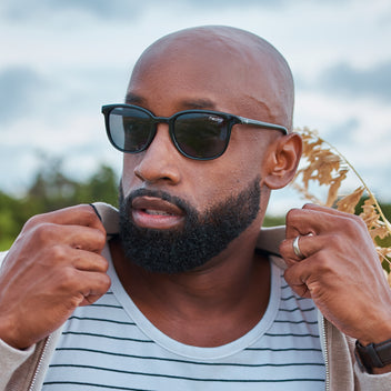 #color_black-frame-black-lens