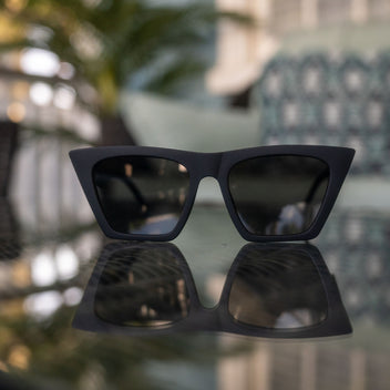 #color_soft-touch-black-frame-smoke-lens