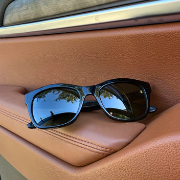 #color_black-frame-g15-lens