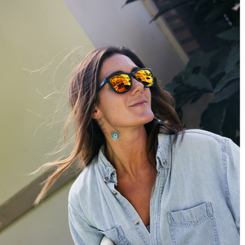 #color_black-frame-orange-mirror-lens