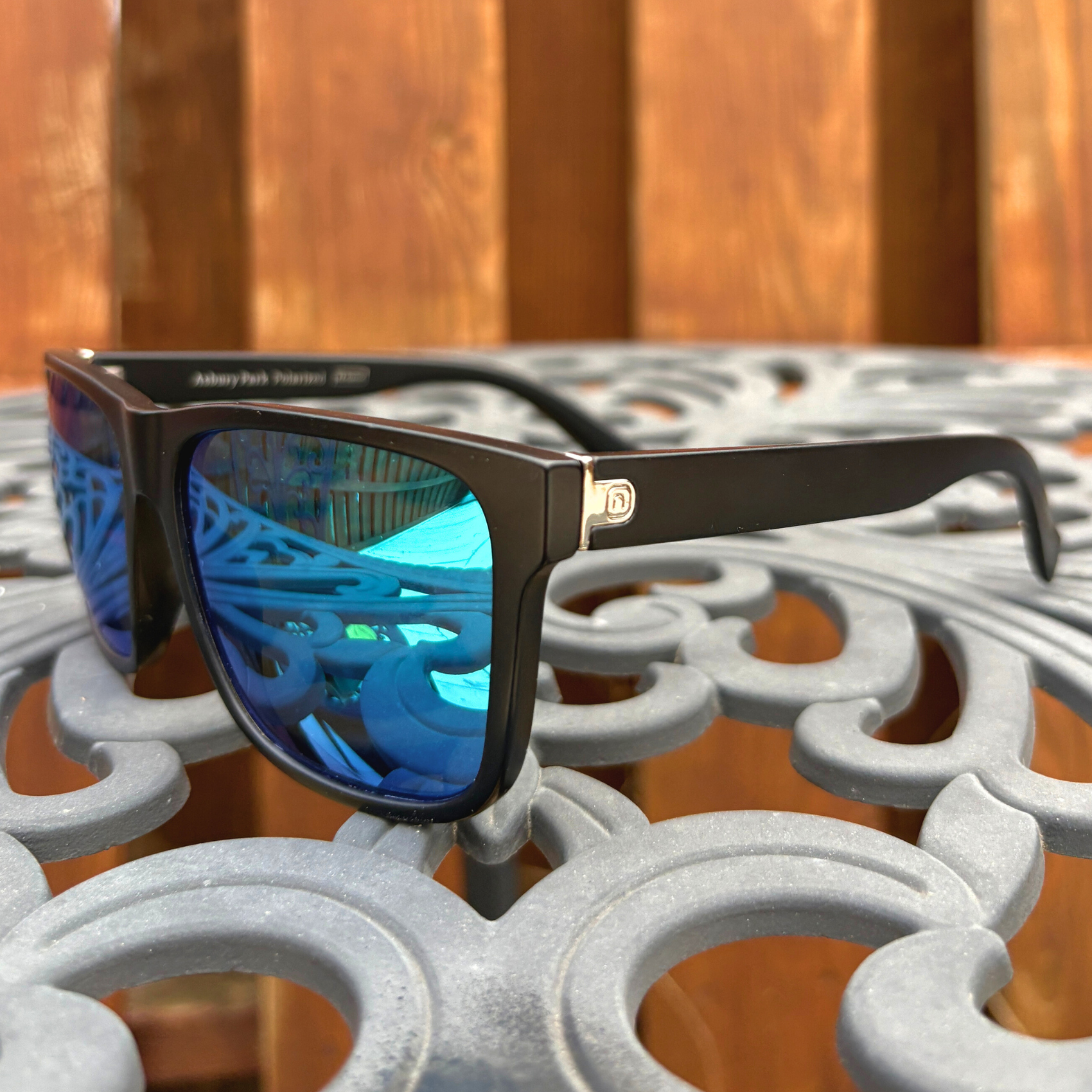 #color_matte-black-frame-blue-lens
